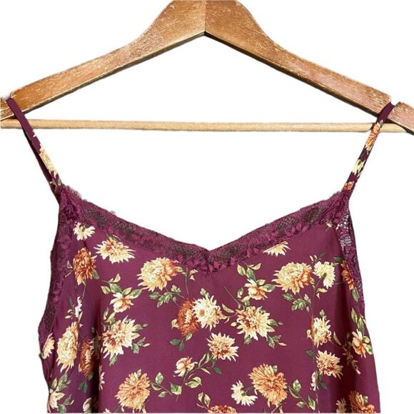 3 for $30! Forever 21 floral tank top - Picture 2 of 8
